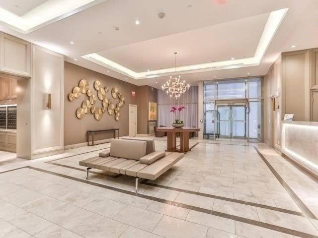 Luxury 2-Bedroom Apartment In Yorkville With The Best City View In Downtown Toronto Kültér fotó