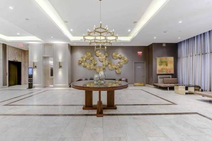 Luxury 2-Bedroom Apartment In Yorkville With The Best City View In Downtown Toronto Kültér fotó