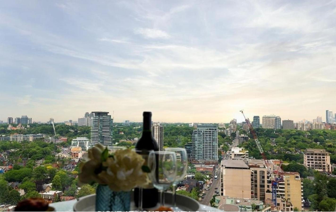 Luxury 2-Bedroom Apartment In Yorkville With The Best City View In Downtown Toronto Kültér fotó